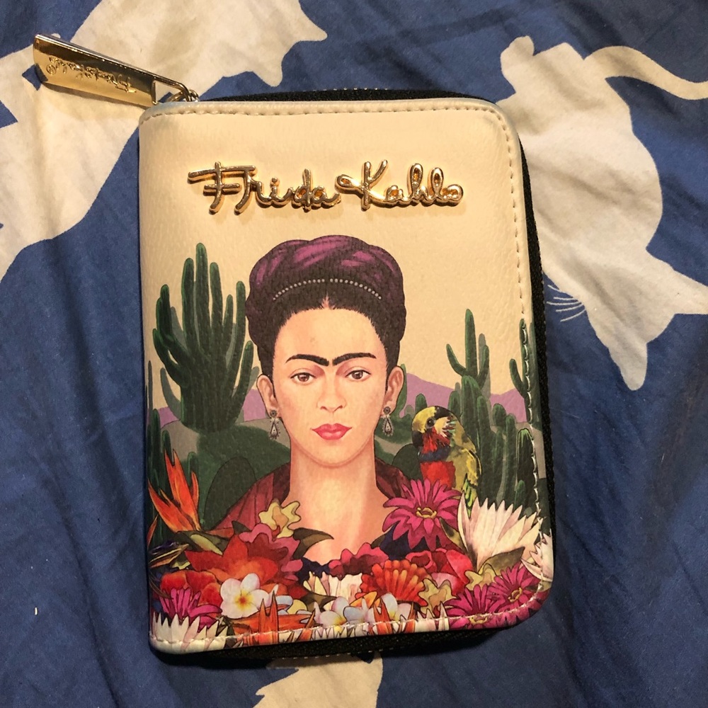 Frida Khalo small zip around wallet euc
